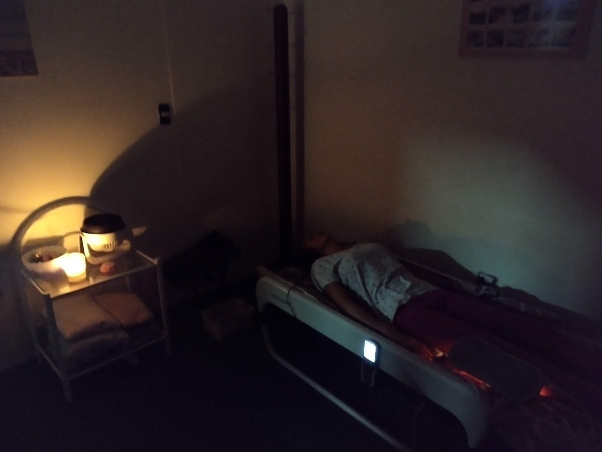 Espacio de terapia con luz cálida
